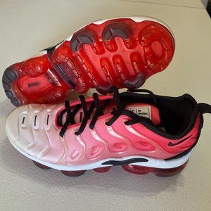 UNRELEASED RARE Nike Air Vapormax Plus Red Gradient Women's Size 6.5